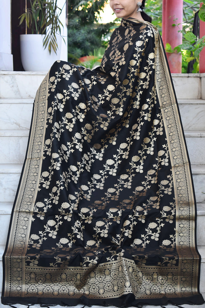 Beautiful Banarasi Dupatta with All over floral jaal