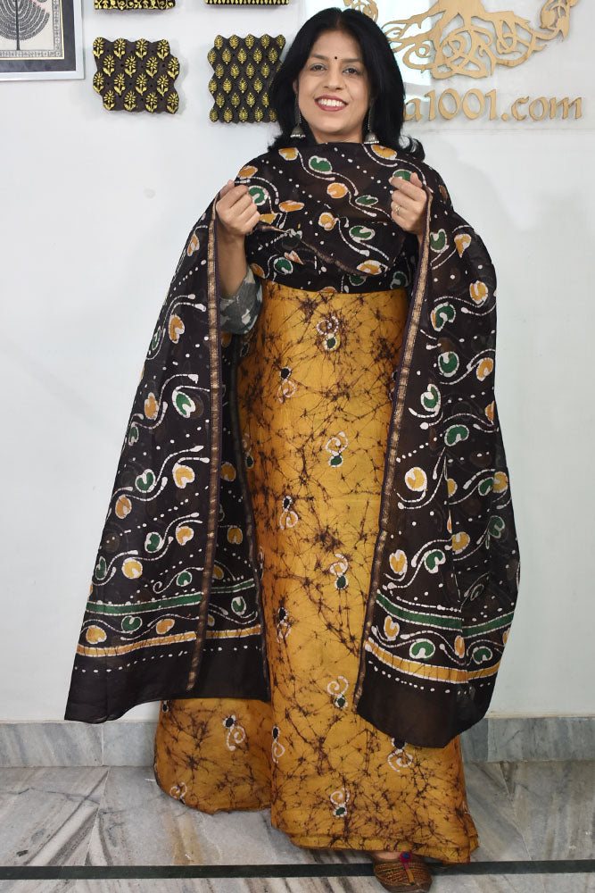 Elegant Handwoven Maheshwari silkcotton kurta fabric & dupatta set with Wax Batik work