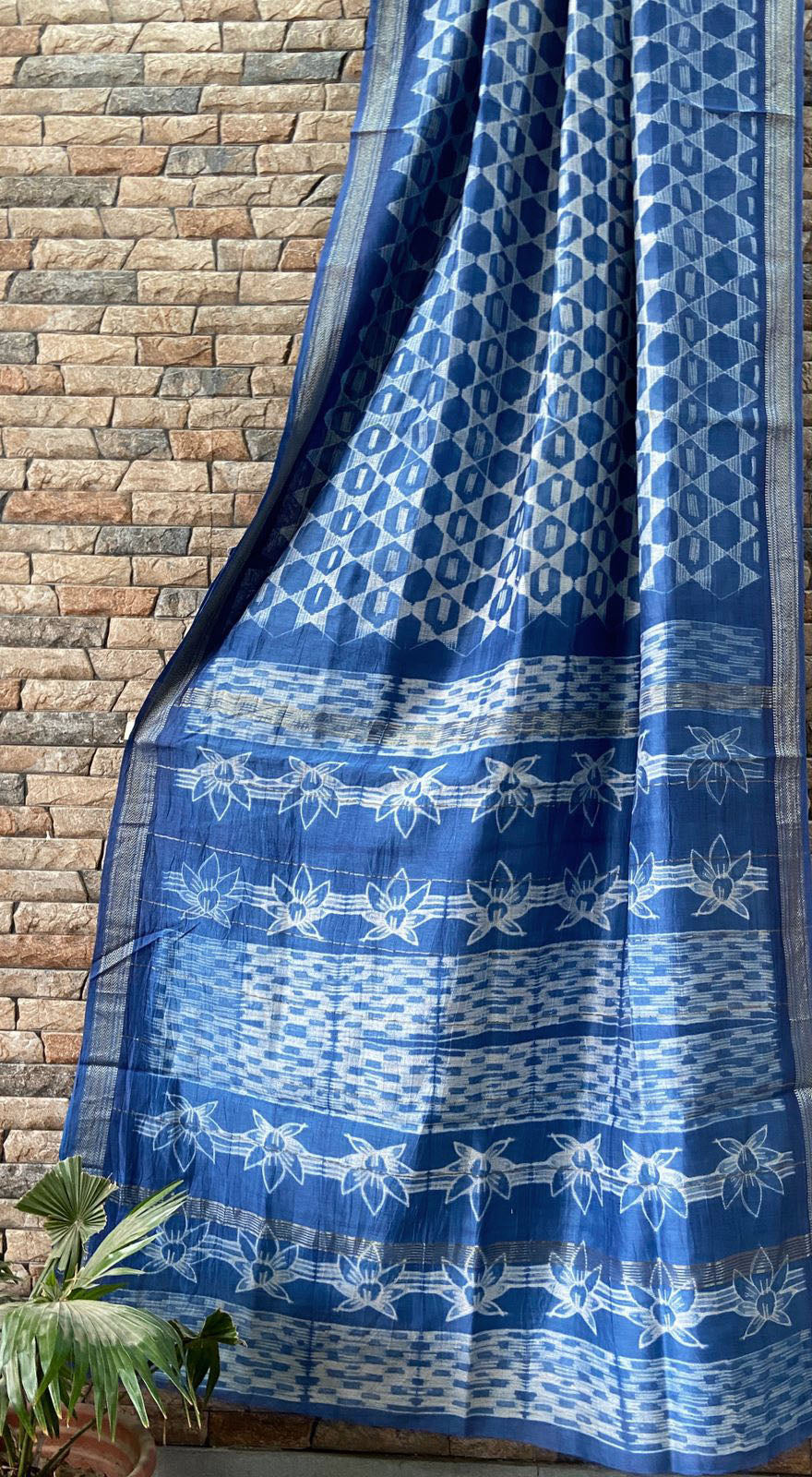 Handcrafted Shibori Tie-Dye Maheshwari Saree with Zari Border