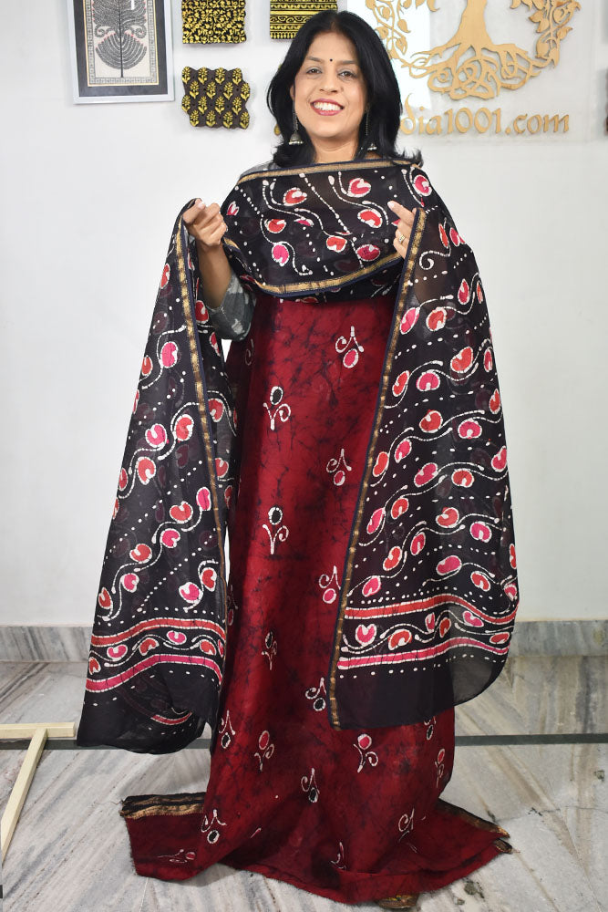 Elegant Handwoven Maheshwari silkcotton kurta fabric & dupatta set with Wax Batik work