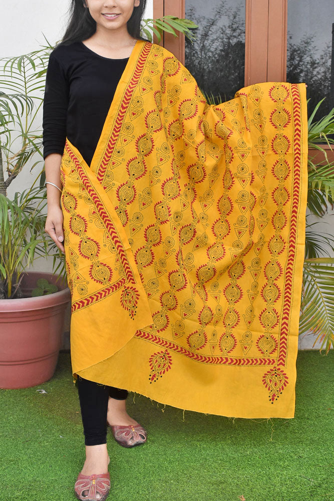 Hand embroidered Cotton Dupatta with Bengal Kantha work