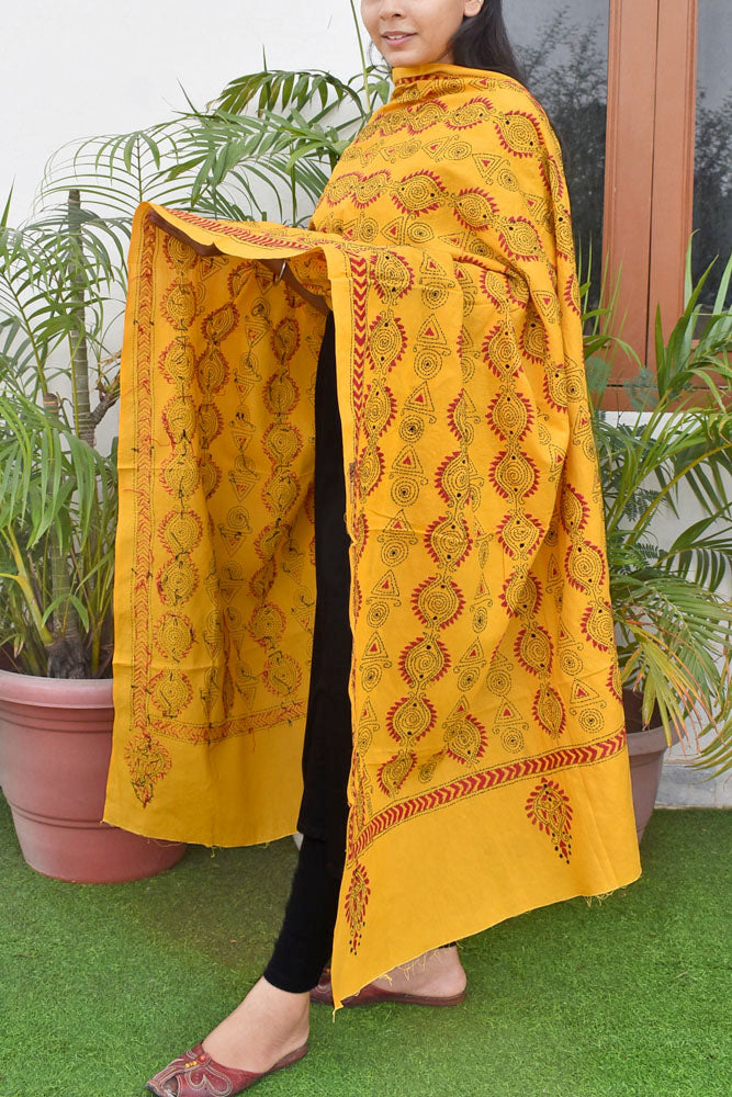 Hand embroidered Cotton Dupatta with Bengal Kantha work