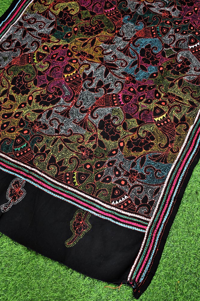 Hand embroidered Cotton Dupatta with Bengal Nakkshi Kantha work