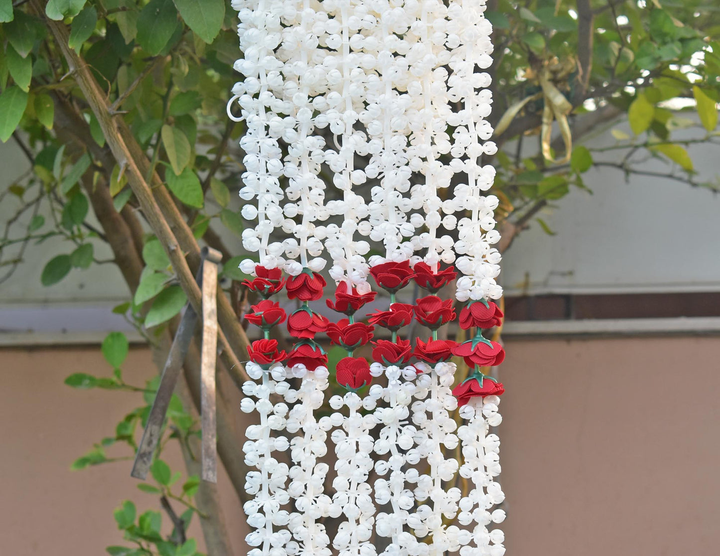 Pack of 6 - Artificial Jasmine/ Mogra/ Gajra/Mallipoo Veni with red rose flowers, Flower Garland strings - 4.8 ft + (off white color))