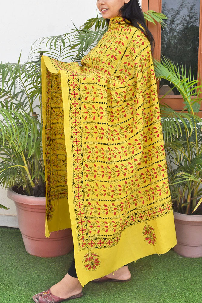 Hand embroidered Cotton Dupatta with Bengal Kantha work