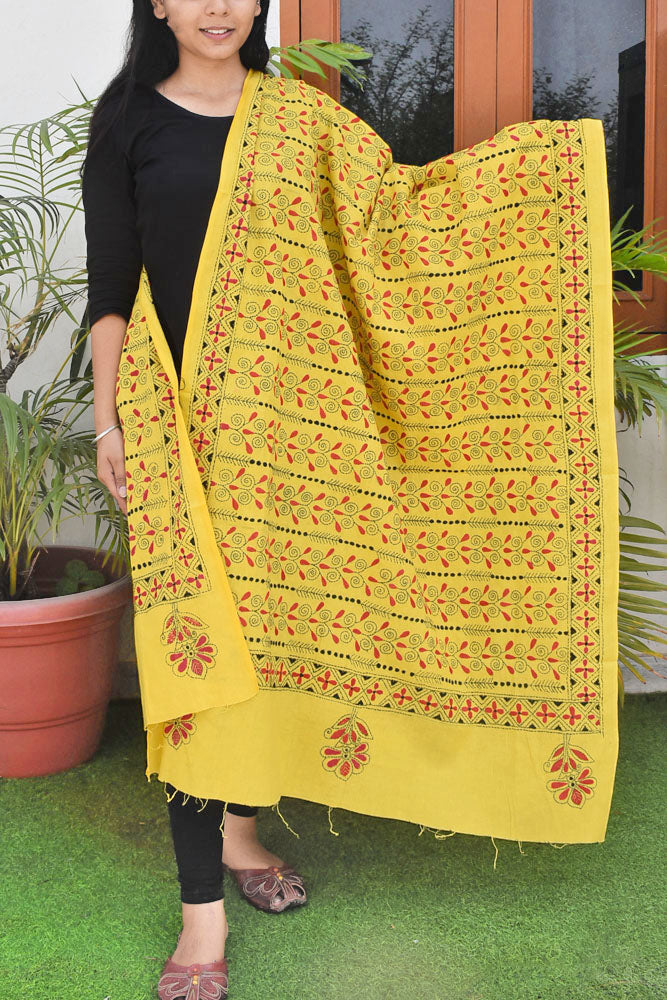 Hand embroidered Cotton Dupatta with Bengal Kantha work