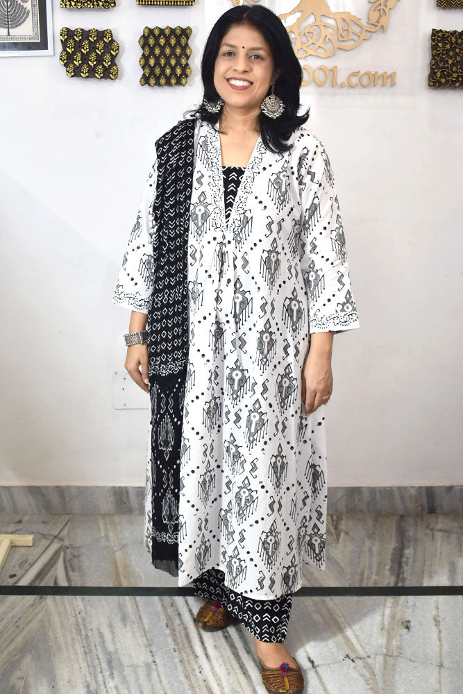 Beautiful Hand Block print Cotton suit with Full width Chiffon Dupatta