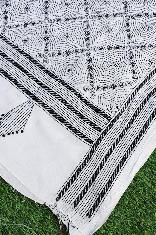 Hand embroidered Cotton Dupatta with Bengal Kantha work