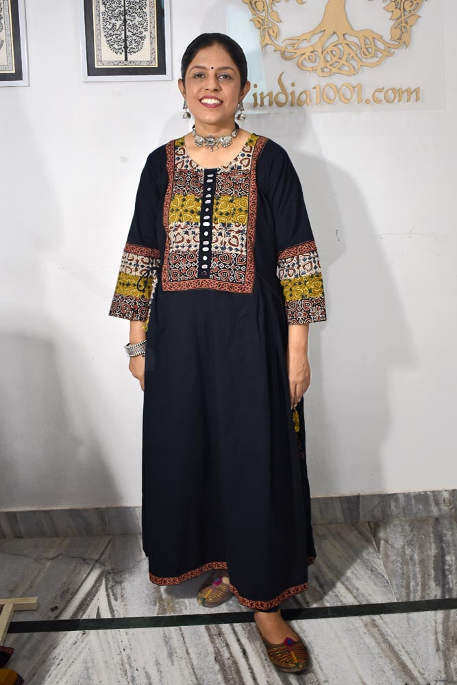 Beautiful Long Cotton Kurta & pant set with side pleats 40, 42, 44, 46 - 2 pc set - Black