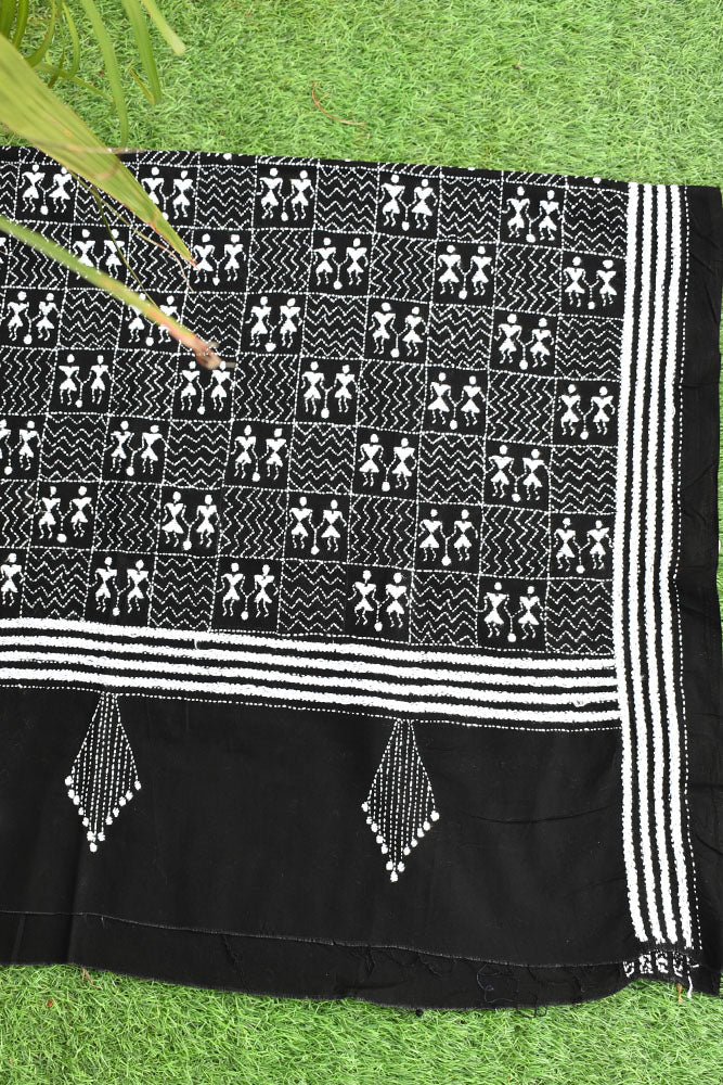 Hand embroidered Cotton Dupatta with Bengal Kantha work