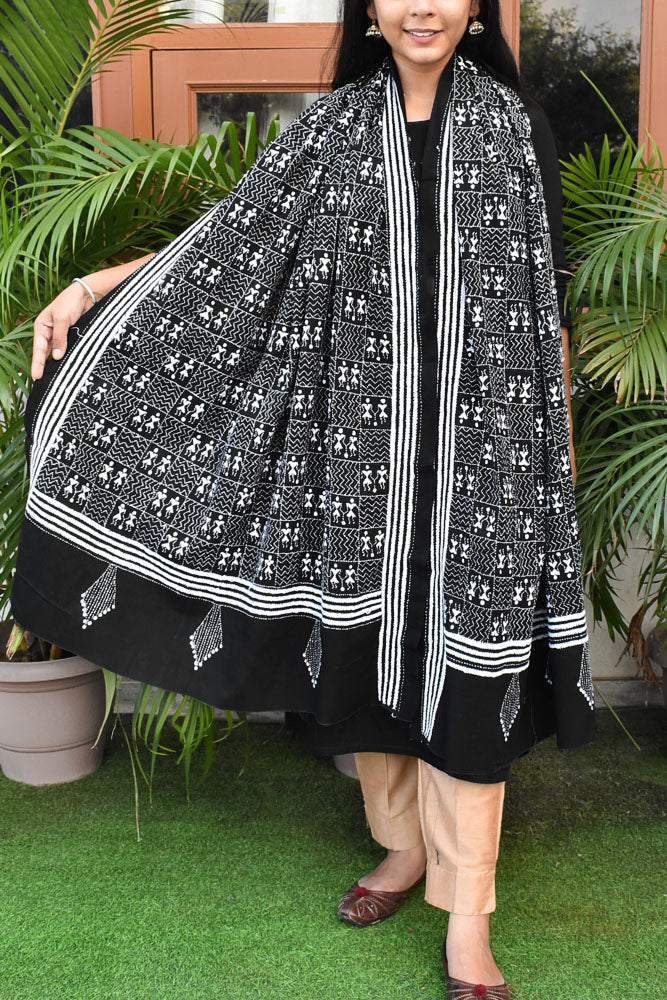 Hand embroidered Cotton Dupatta with Bengal Kantha work