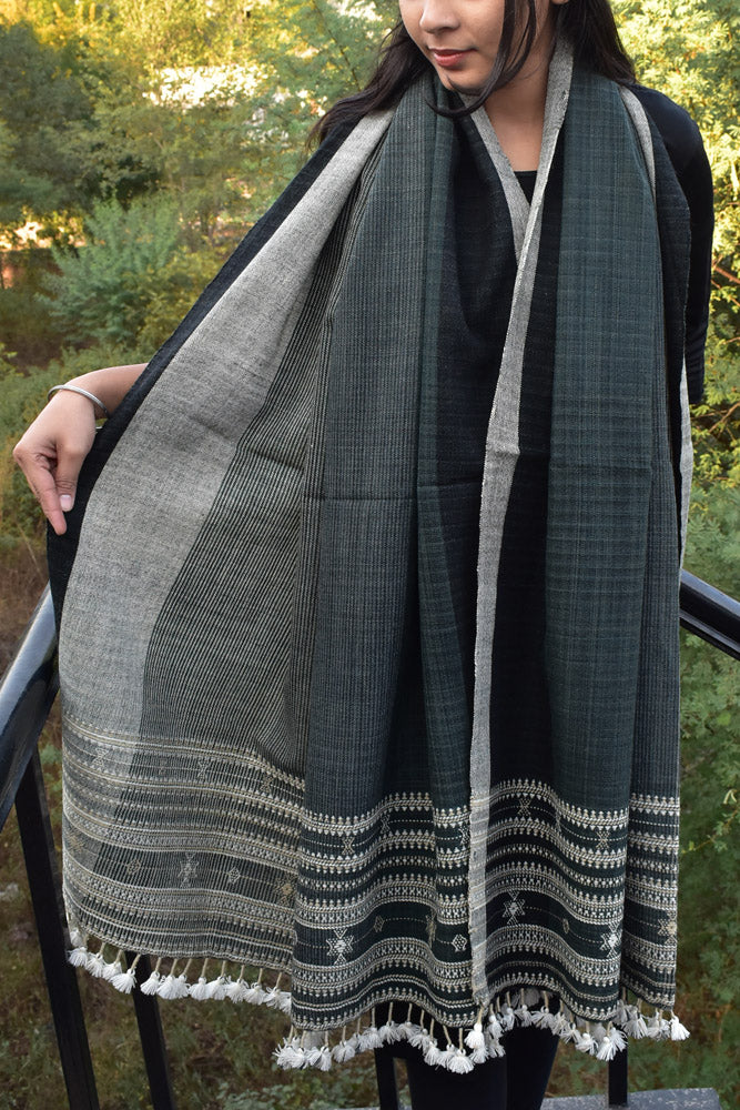 Unique, Warm Handwoven Bhujodi Handwoven Pure Wool shawl with tassels - Unisex Shawls