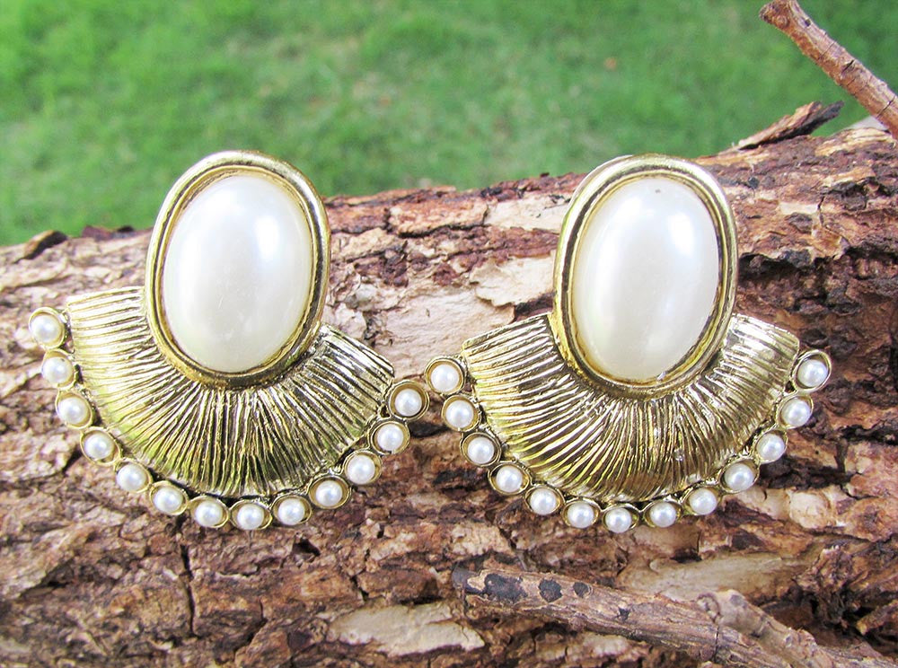 Elegant Pearl Earring