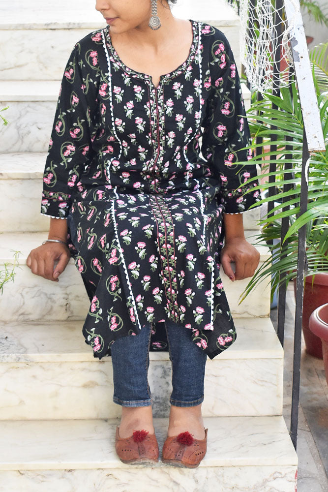 Block Printed Cotton Kurta with Embroidery & Lace - size 38