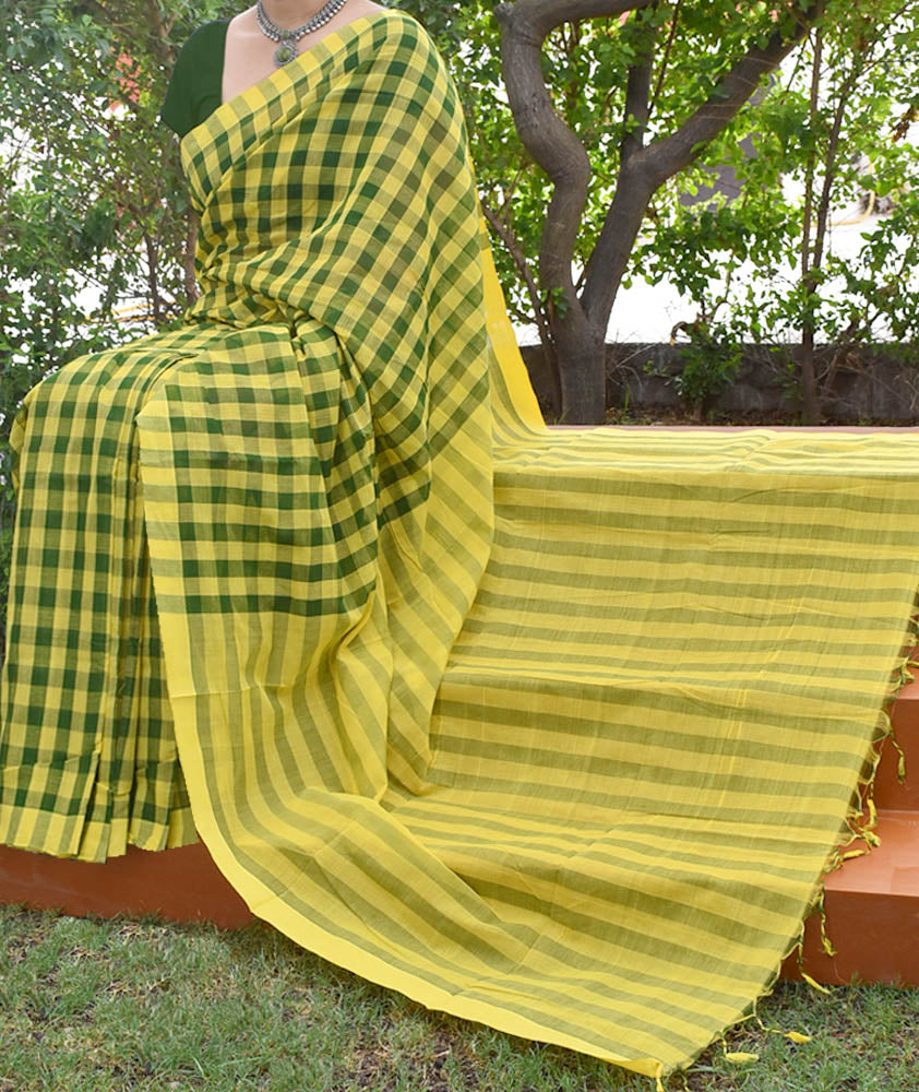 Elegant Handwoven Mangalgiri Cotton Saree with Checks