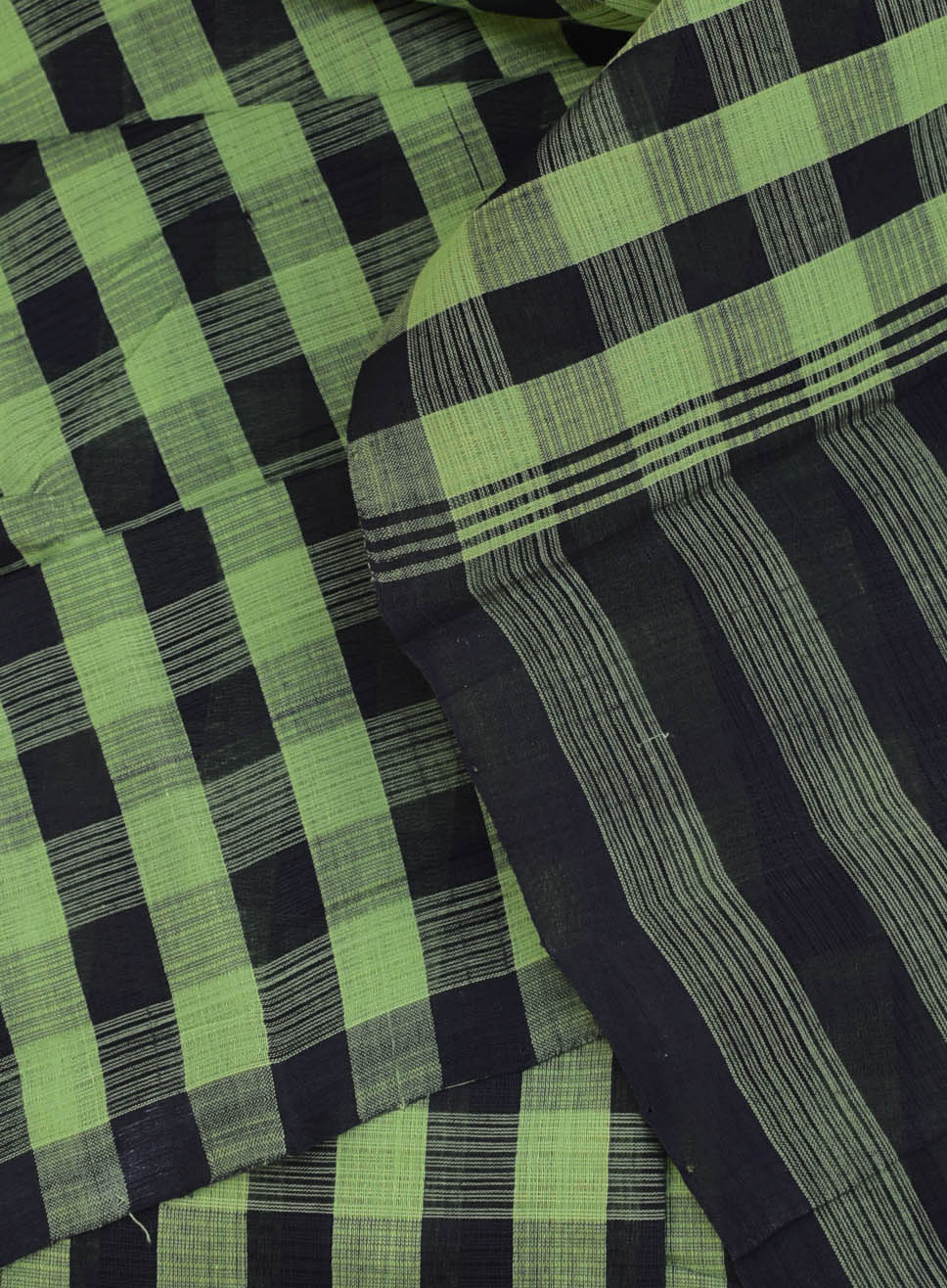 Elegant Handwoven Mangalgiri Cotton Saree with Checks