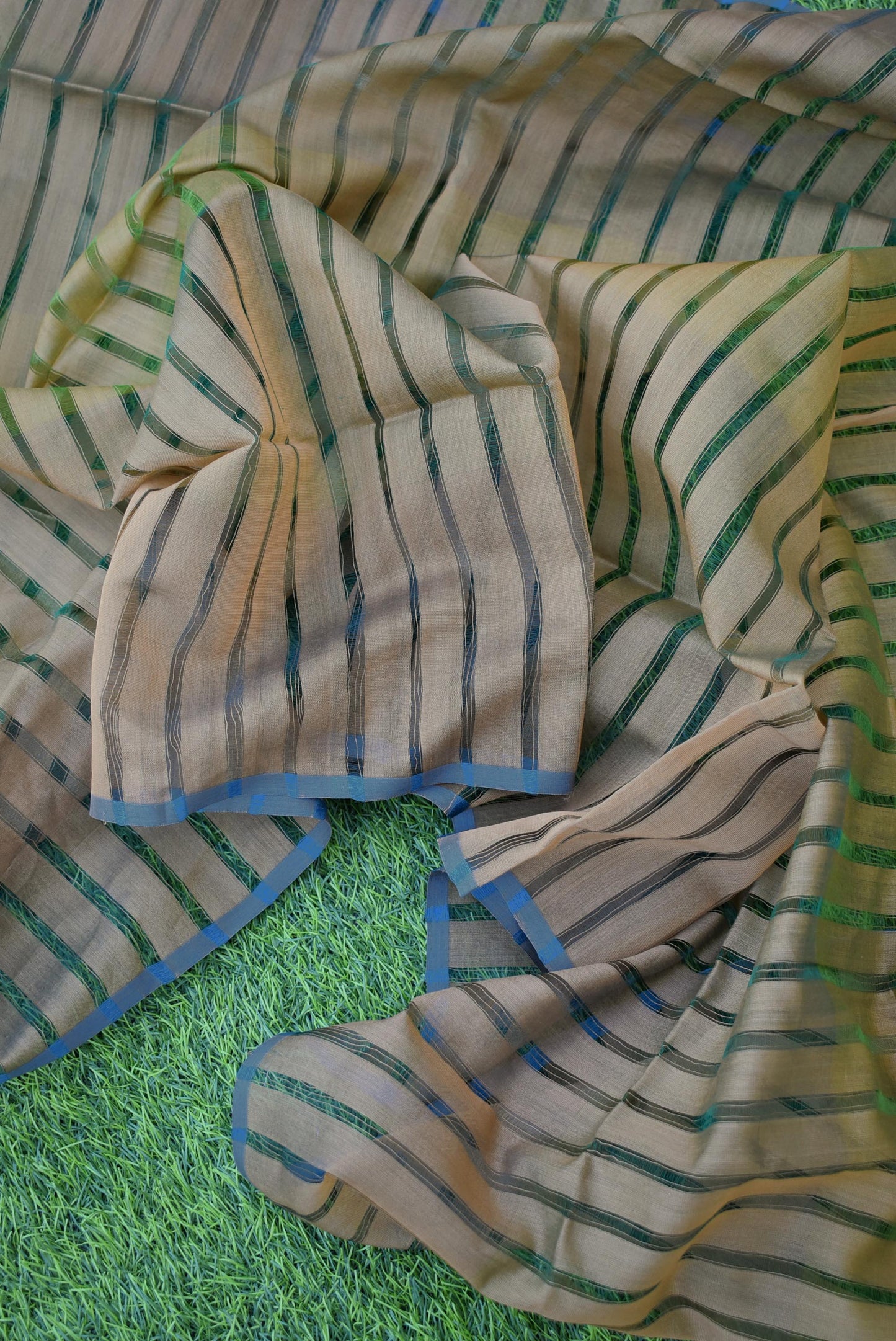 Beautiful Handwoven Maheshwari Silk Cotton stoles with missing weave