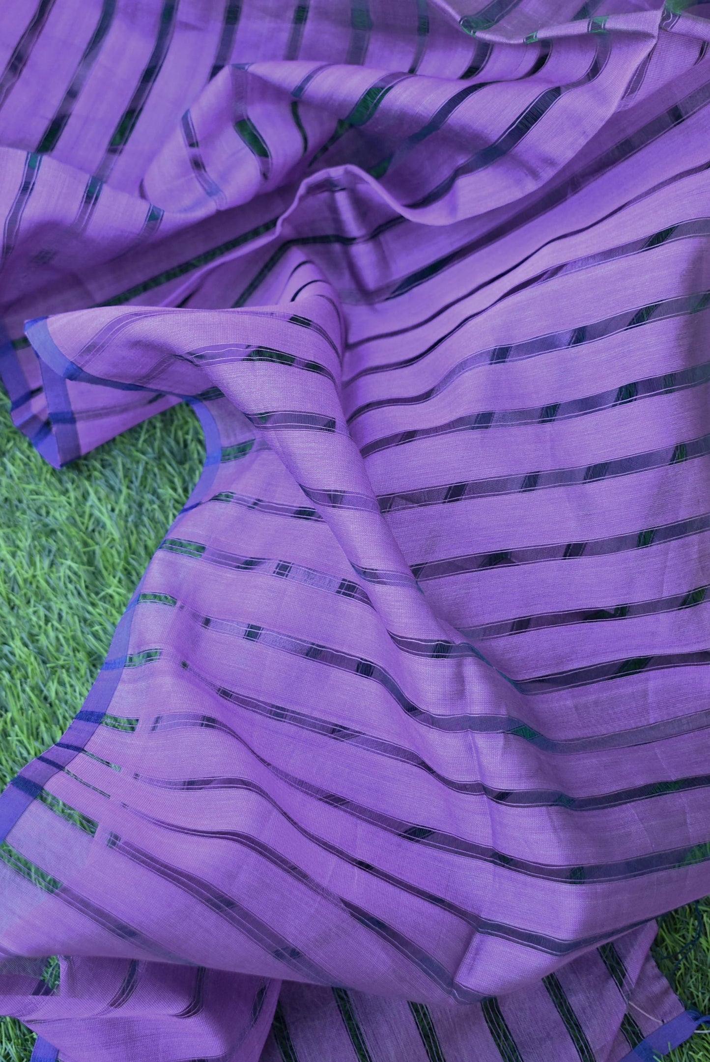 Beautiful Handwoven Maheshwari Silk Cotton stoles with missing weave