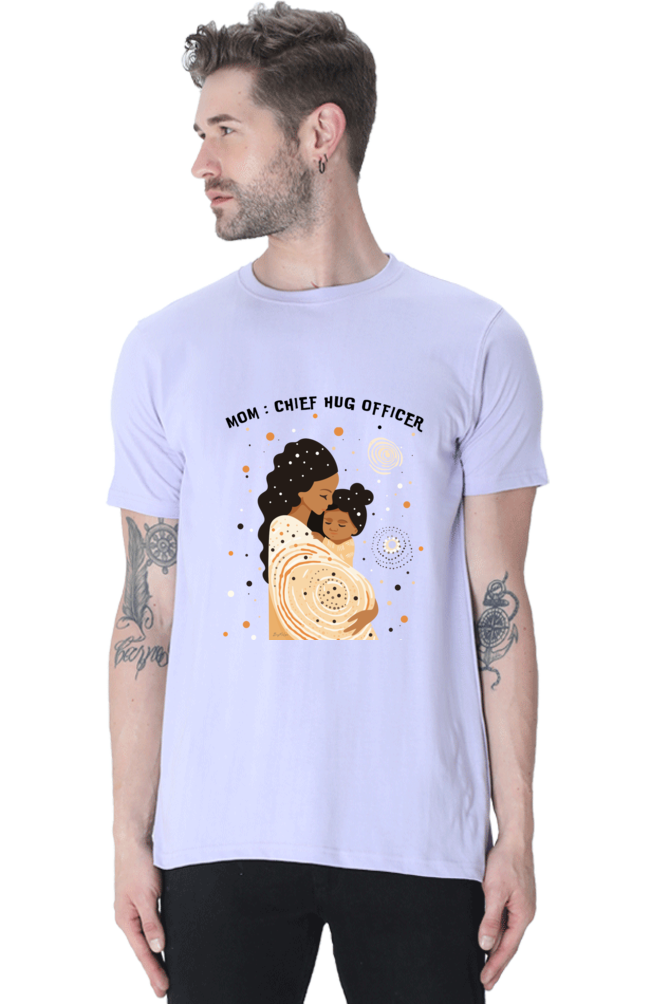 Mom : Chief Hug Officer - Classic Unisex T-shirt