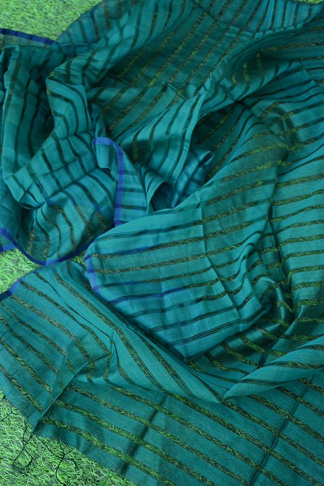 Beautiful Handwoven Maheshwari Silk Cotton stoles with missing weave