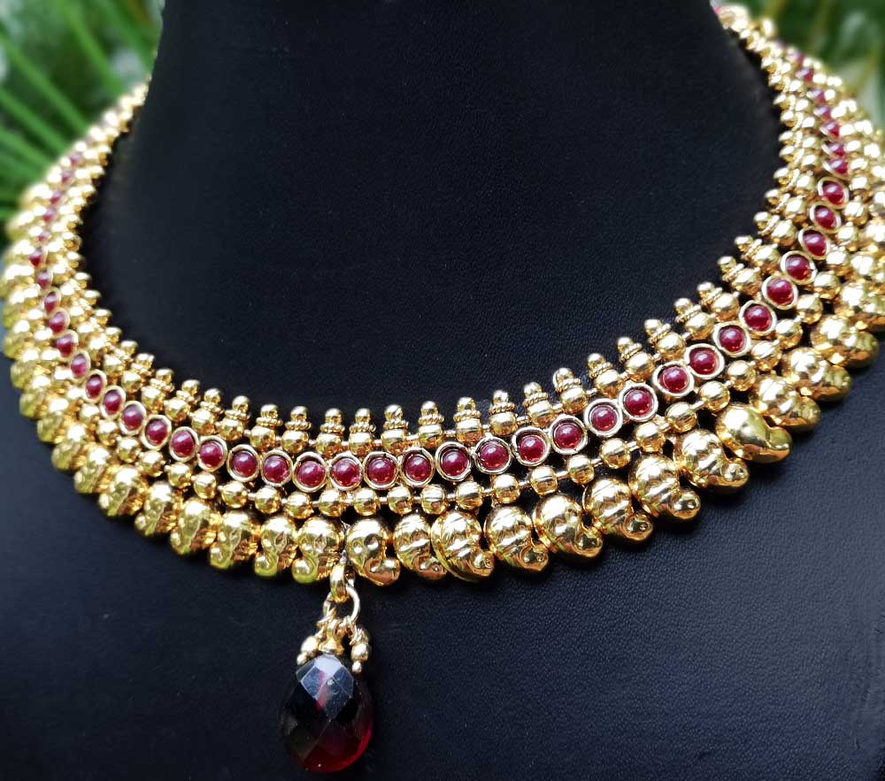 Stunning Pearl Necklace Set