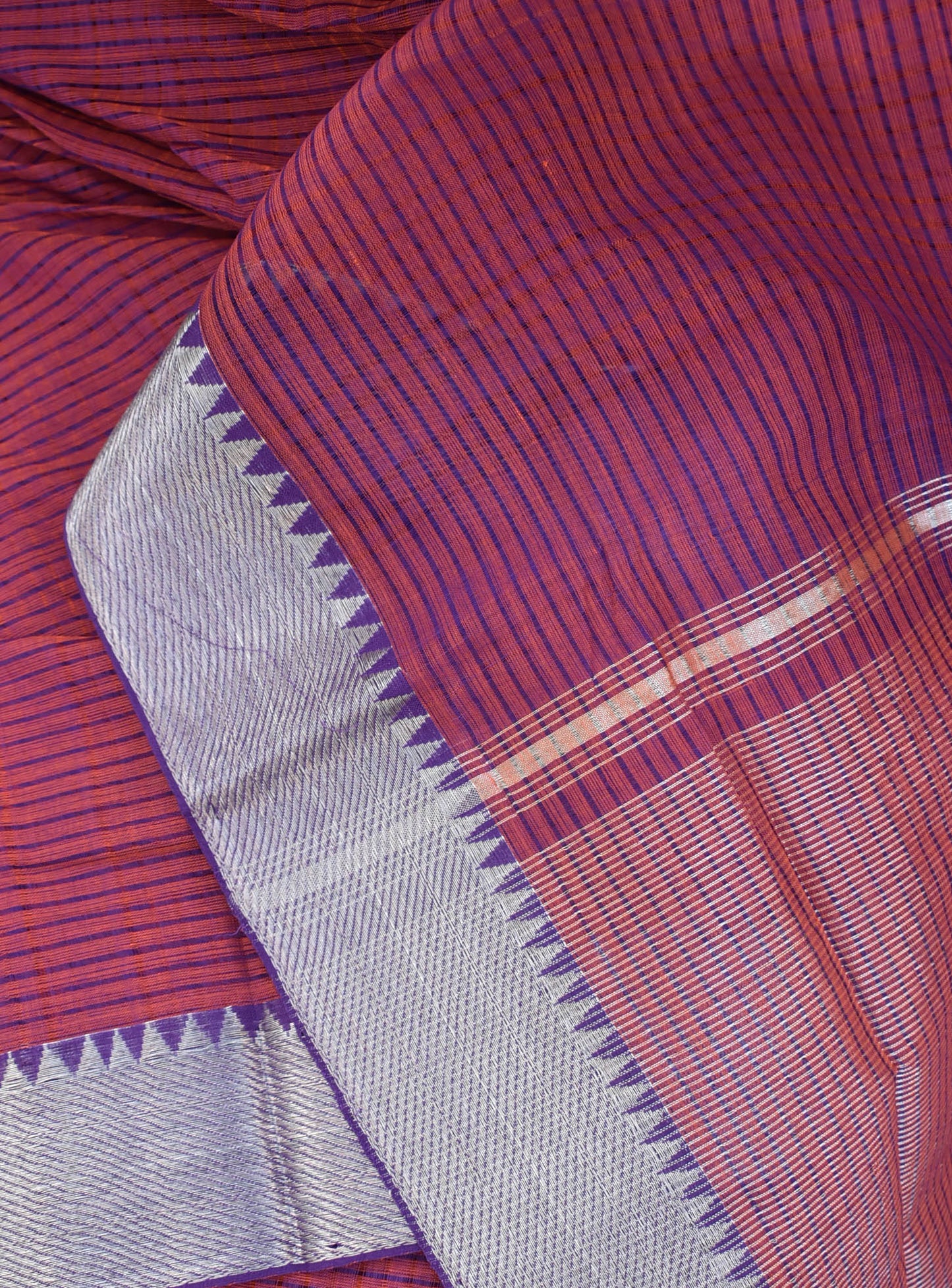 Elegant Handwoven Missing weave Mangalgiri Cotton Saree with Zari border