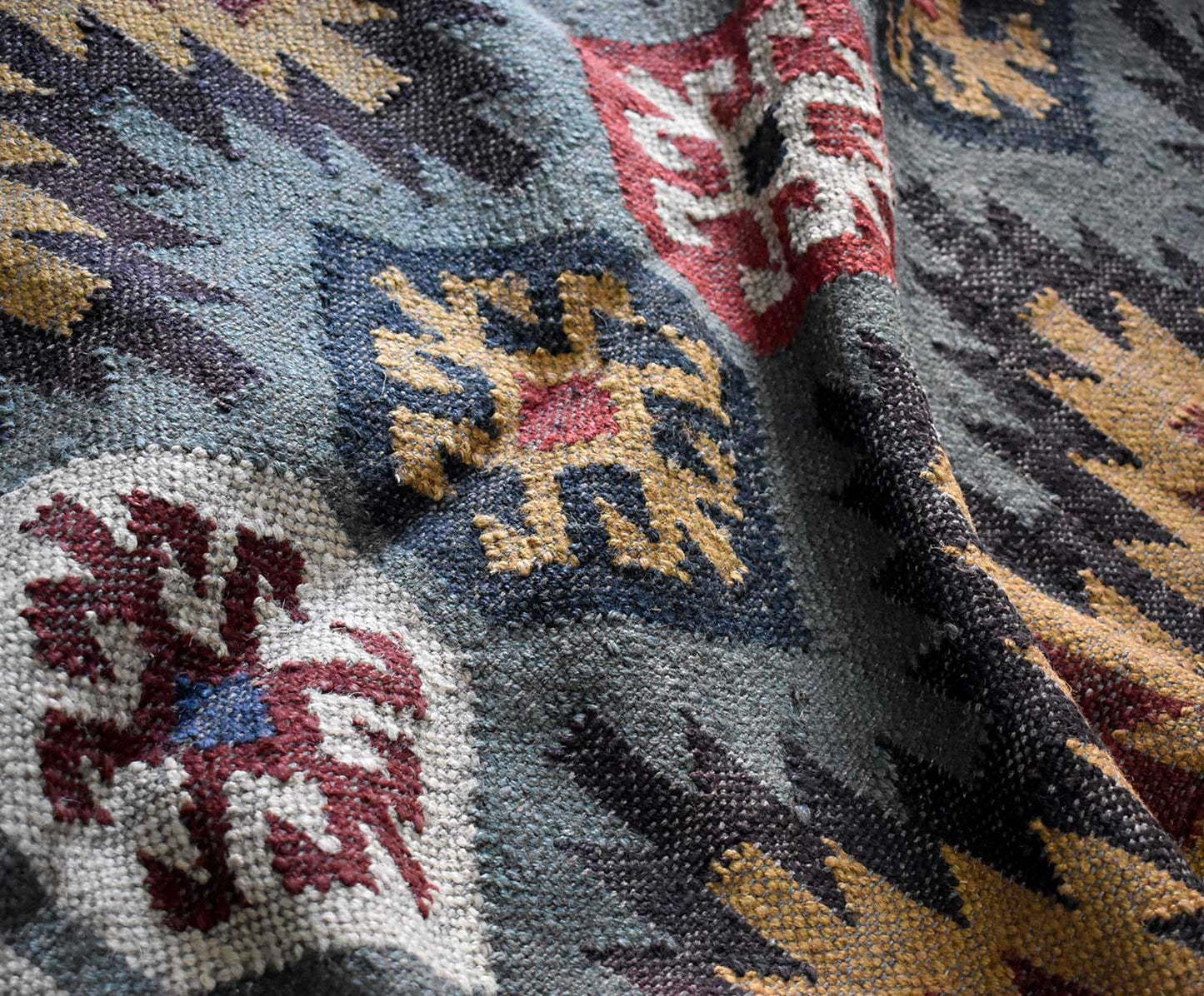 Handwoven Jute & Cotton Rug 6 x 4 ft