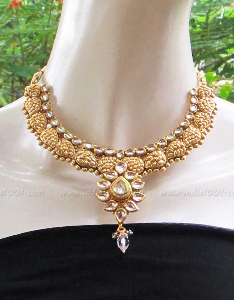 Stunning Ethnic Kundan Necklace Set