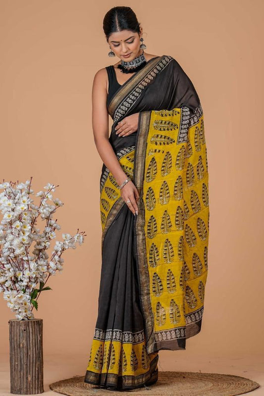 ज्यामिति : Elegant & Classic Hand Block Printed Bagru Maheshwari Silk Cotton Saree