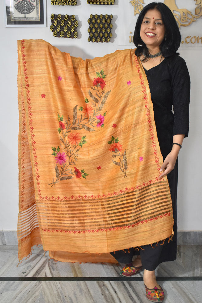 Elegant Geecha Silk dupatta with thread Aari work & Zari border & zari weave on the palla