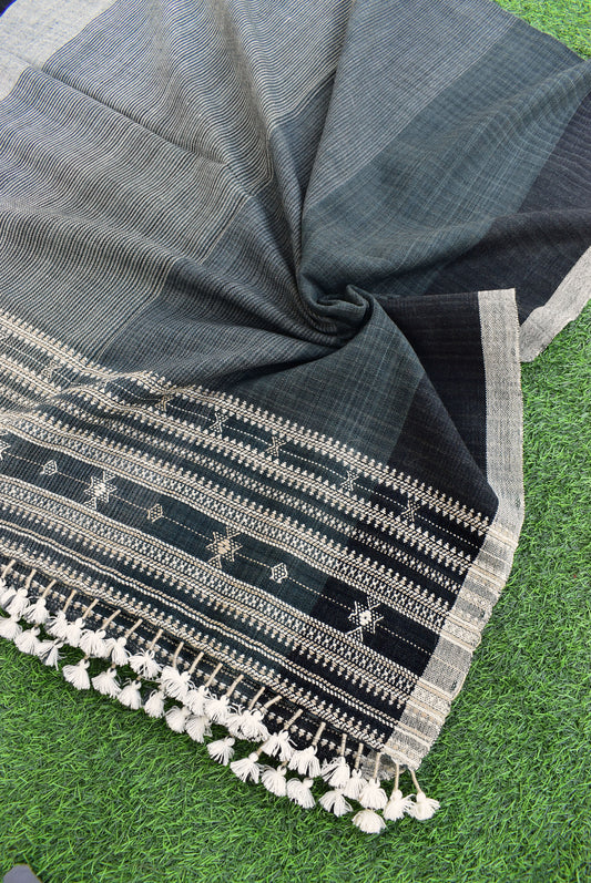 Very unique, Warm Handwoven Bhujodi Handwoven Pure Wool shawl with tassels