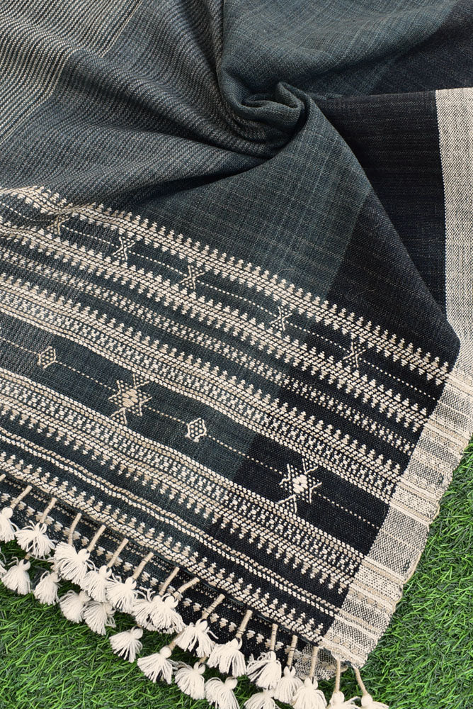 Very unique, Warm Handwoven Bhujodi Handwoven Pure Wool shawl with tassels