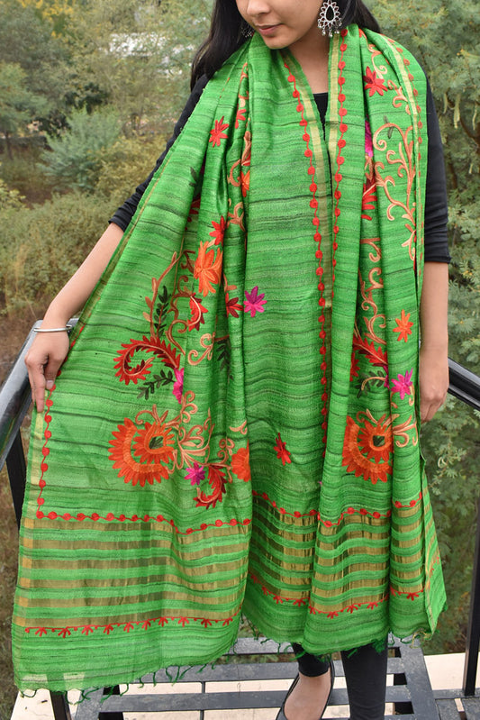 Elegant Geecha Silk dupatta with thread Aari work & Zari border & zari weave on the palla