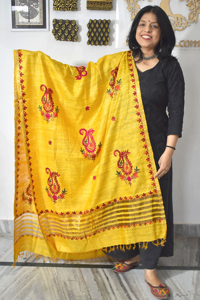 Elegant Geecha Silk dupatta with thread Aari work & Zari border & zari weave on the palla