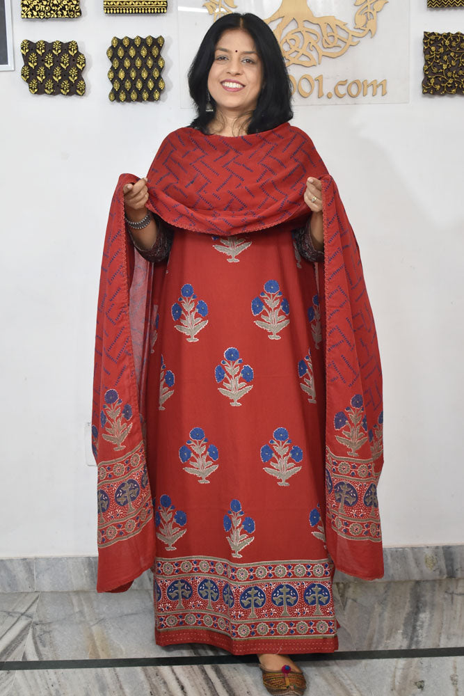 Beautiful Handwoven Cotton suit with Hand block print