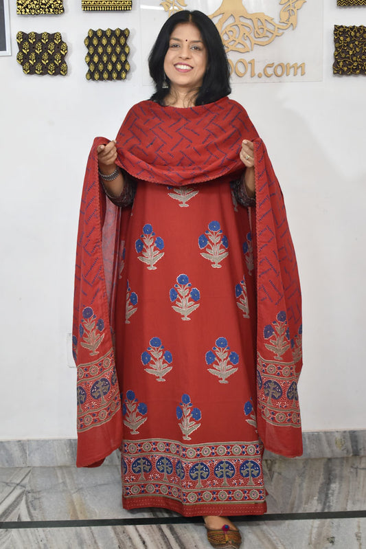Beautiful Handwoven Cotton suit with Hand block print