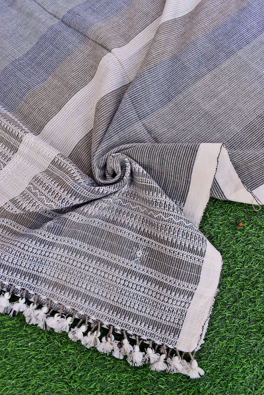 Unique, Warm Handwoven Bhujodi Handwoven Pure Wool shawl with tassels - Unisex Shawls