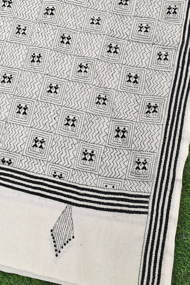 Hand embroidered Cotton Dupatta with Bengal Kantha work