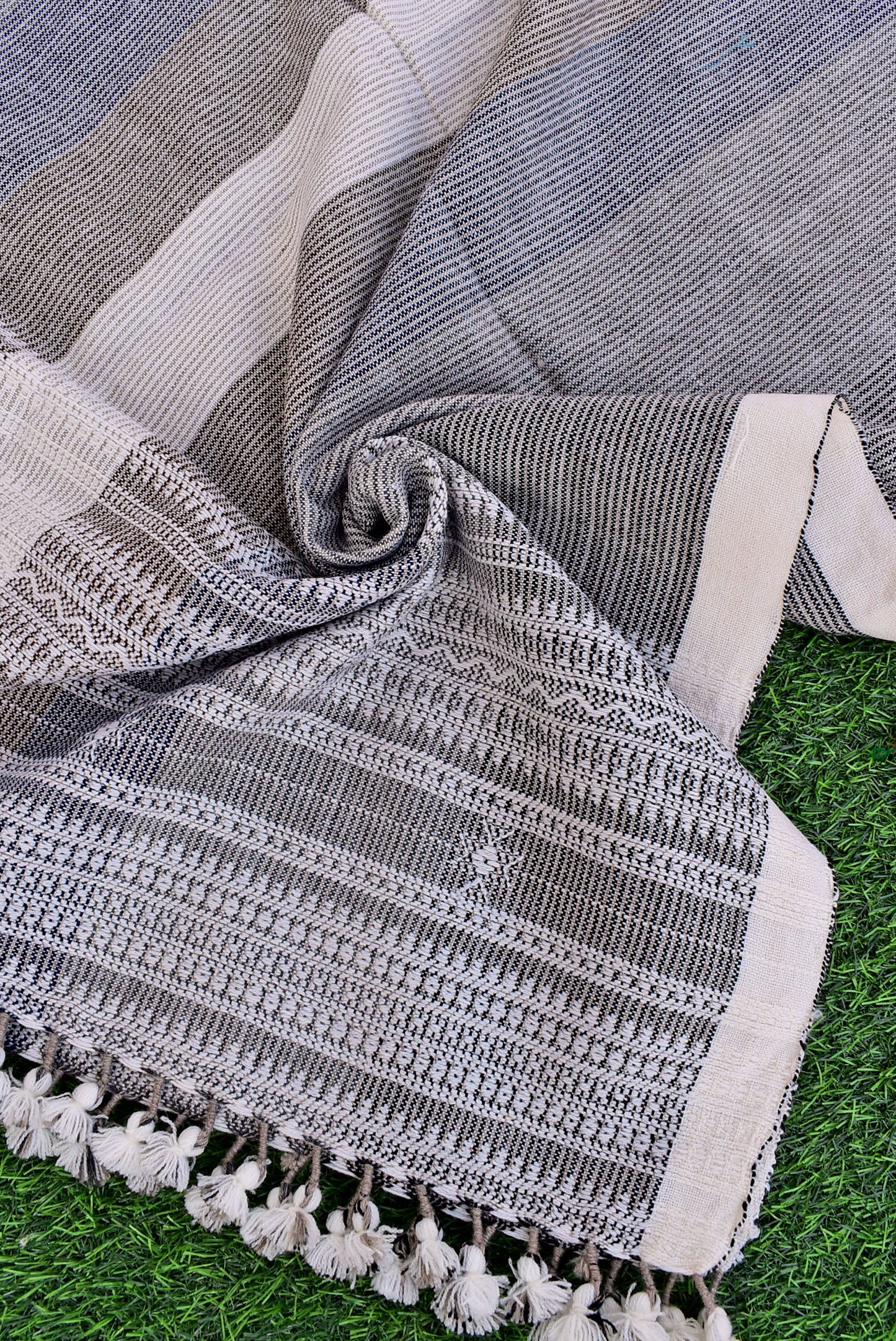Unique, Warm Handwoven Bhujodi Handwoven Pure Wool shawl with tassels - Unisex Shawls
