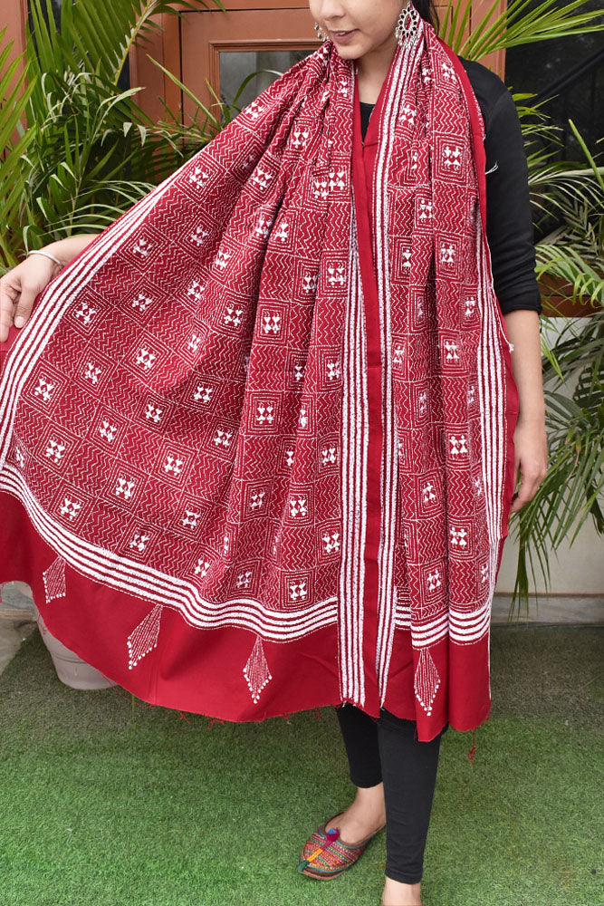 Hand embroidered Cotton Dupatta with Bengal Kantha work