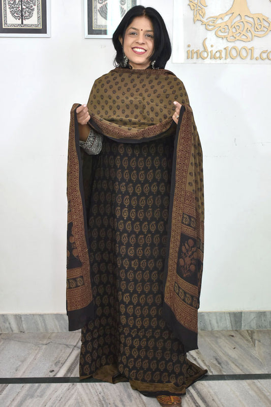 Bagh Hand Block Printed unstitched 3 pc Crepe suit fabric