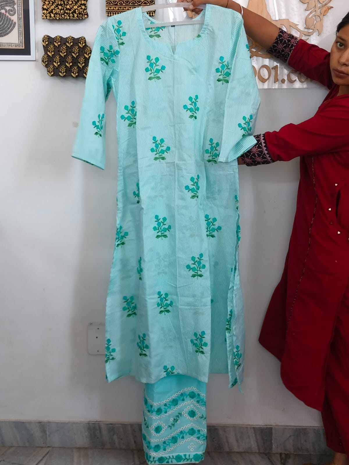Elegant Handwoven Cotton Set Kurta & Pant With Embroidery