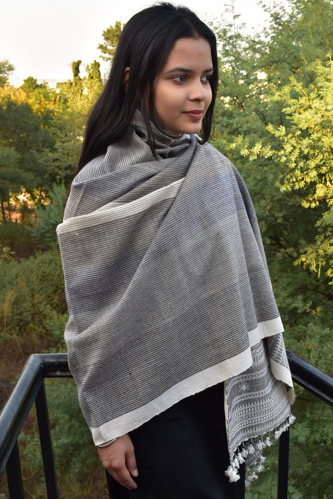 Unique, Warm Handwoven Bhujodi Handwoven Pure Wool shawl with tassels - Unisex Shawls