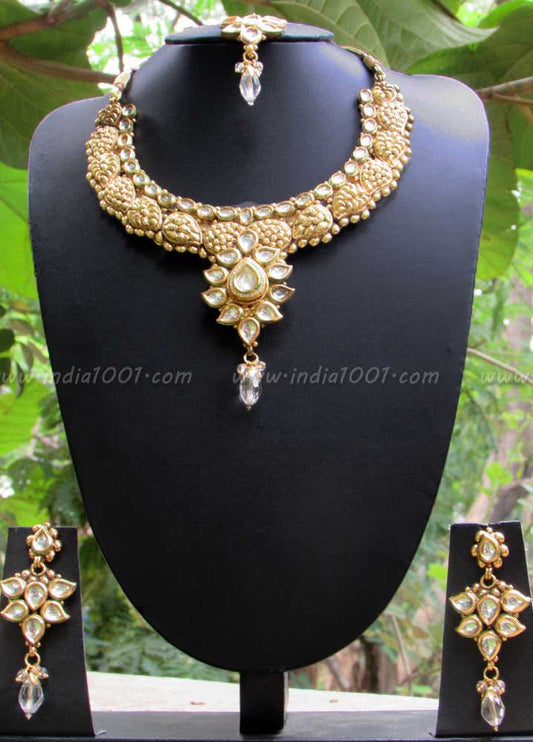 Stunning Ethnic Kundan Necklace Set