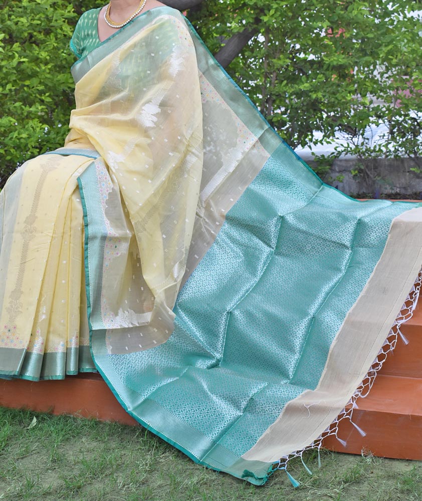 Beautiful woven cotton silk Banarasi saree with Meena booti