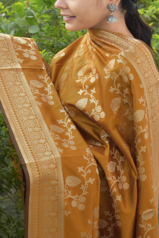 Beautiful Banarasi Dupatta with All over floral jaal