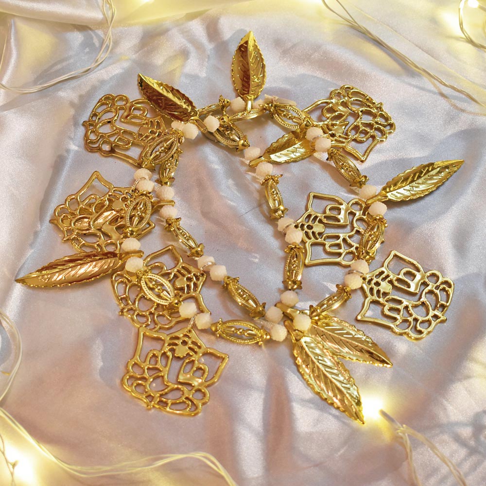 Gold & White beads Ganpati & Mango Leaf Toran