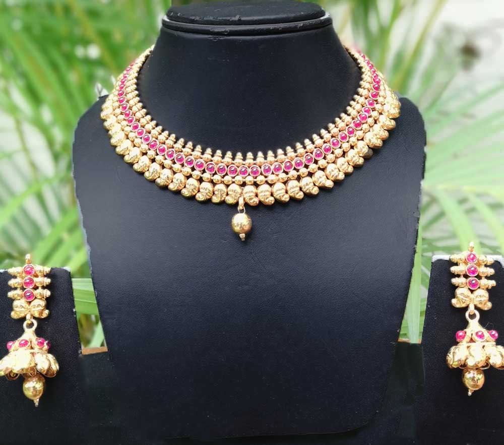 Stunning Pearl Necklace Set
