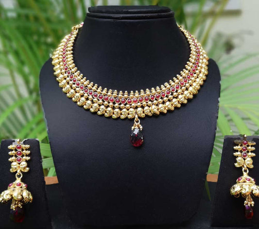 Stunning Pearl Necklace Set