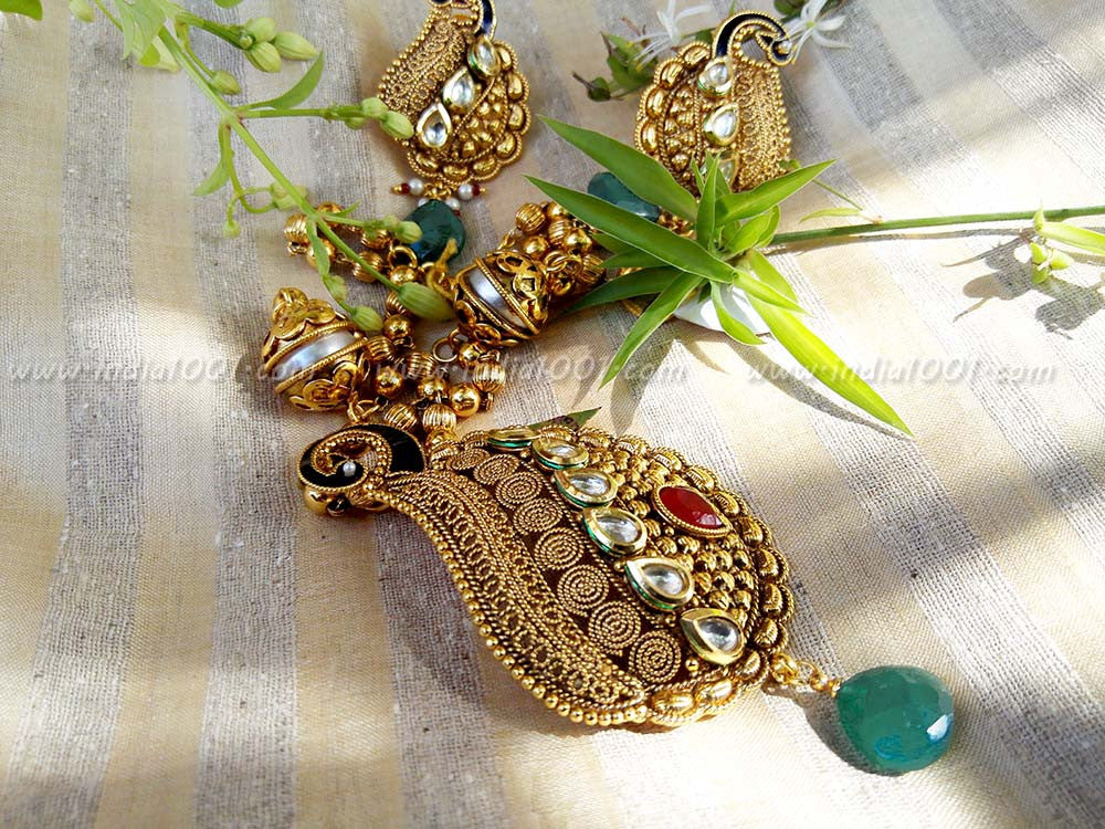 Kundan gold pendant sales